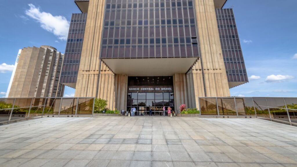 Brazil’s Central Bank Holds Rates While Real Strengthens